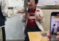 广东湛江一初中生被曝遭多名同学殴打嘴里被塞异物！当地回应—初中生打架